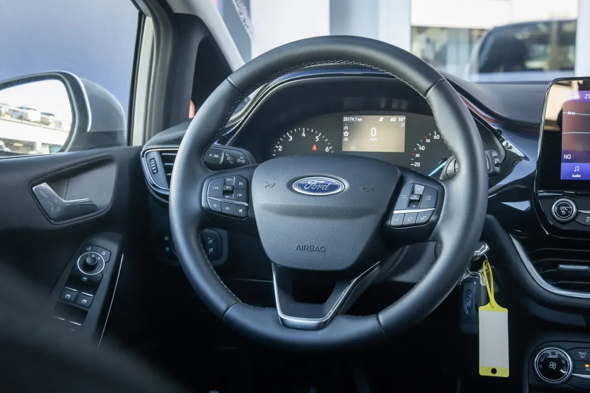 1.0 EcoBoost Titanium | Panoramadak | Apple Carplay/Android Auto | Cruise control | Navigatie | Parkeersensoren | Airco (automatisch) | Apple Carplay/Android Auto|telefoonintegratie premium 