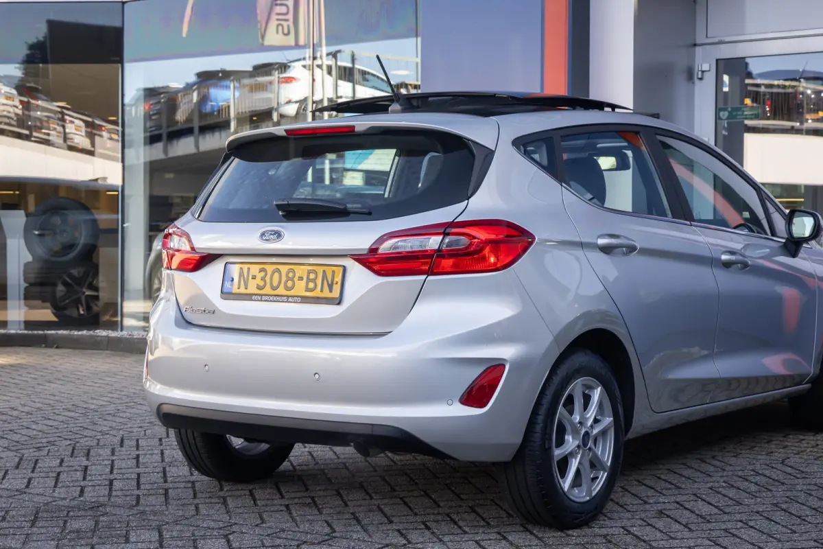 1.0 EcoBoost Titanium | Panoramadak | Apple Carplay/Android Auto | Cruise control | Navigatie | Parkeersensoren | Airco (automatisch) | Apple Carplay/Android Auto|telefoonintegratie premium 