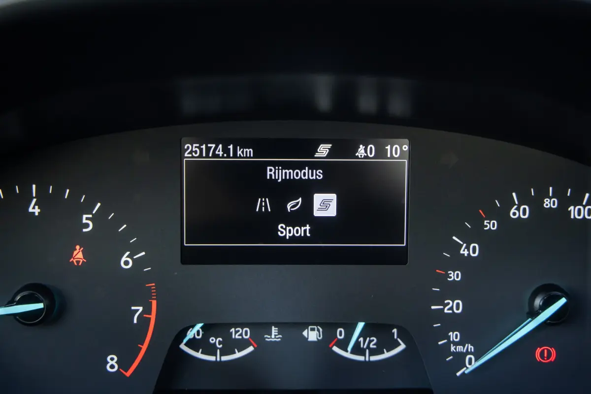1.0 EcoBoost Titanium | Panoramadak | Apple Carplay/Android Auto | Cruise control | Navigatie | Parkeersensoren | Airco (automatisch) | Apple Carplay/Android Auto|telefoonintegratie premium 