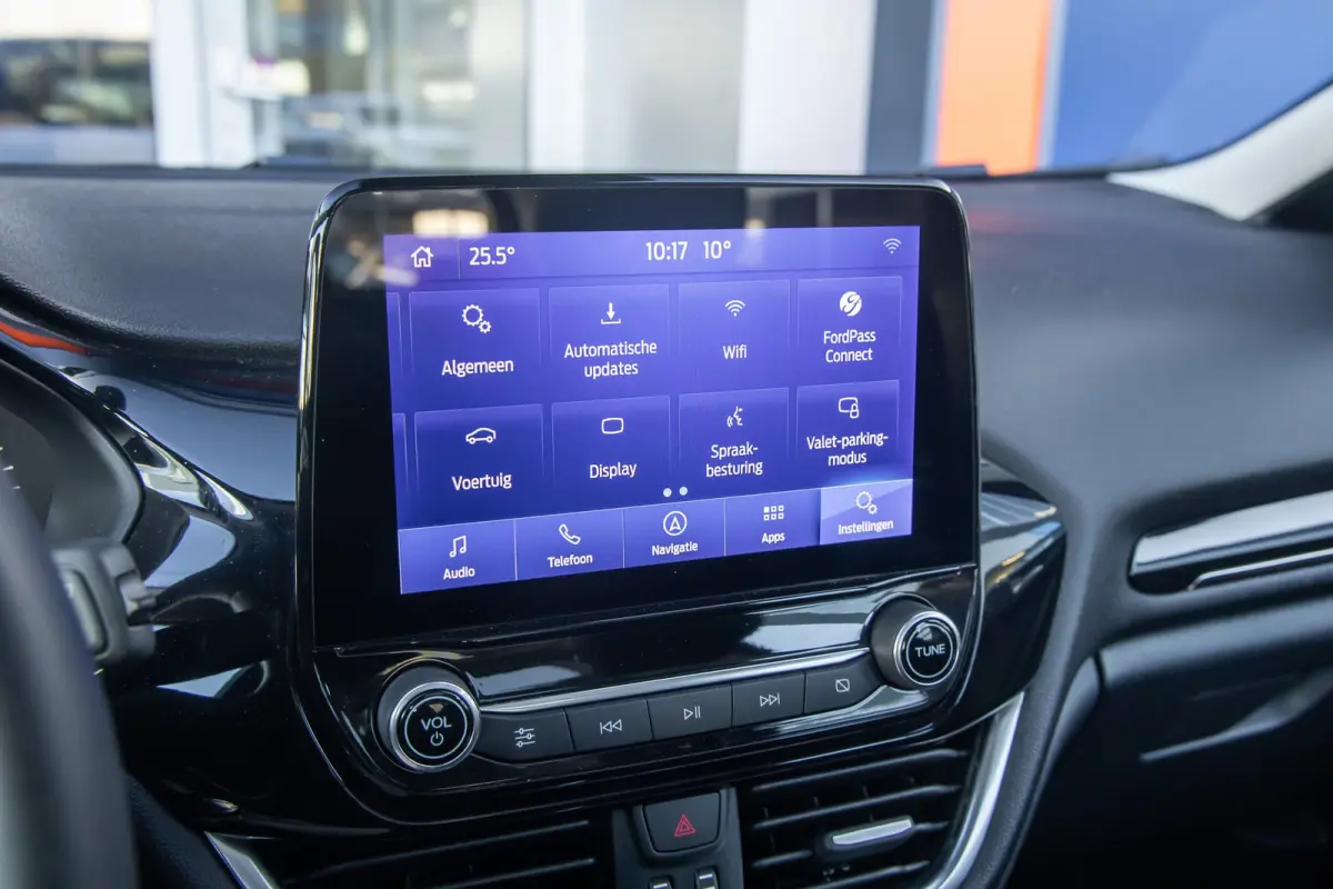 1.0 EcoBoost Titanium | Panoramadak | Apple Carplay/Android Auto | Cruise control | Navigatie | Parkeersensoren | Airco (automatisch) | Apple Carplay/Android Auto|telefoonintegratie premium 