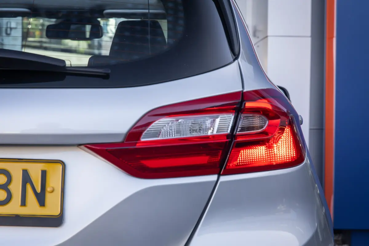 1.0 EcoBoost Titanium | Panoramadak | Apple Carplay/Android Auto | Cruise control | Navigatie | Parkeersensoren | Airco (automatisch) | Apple Carplay/Android Auto|telefoonintegratie premium 