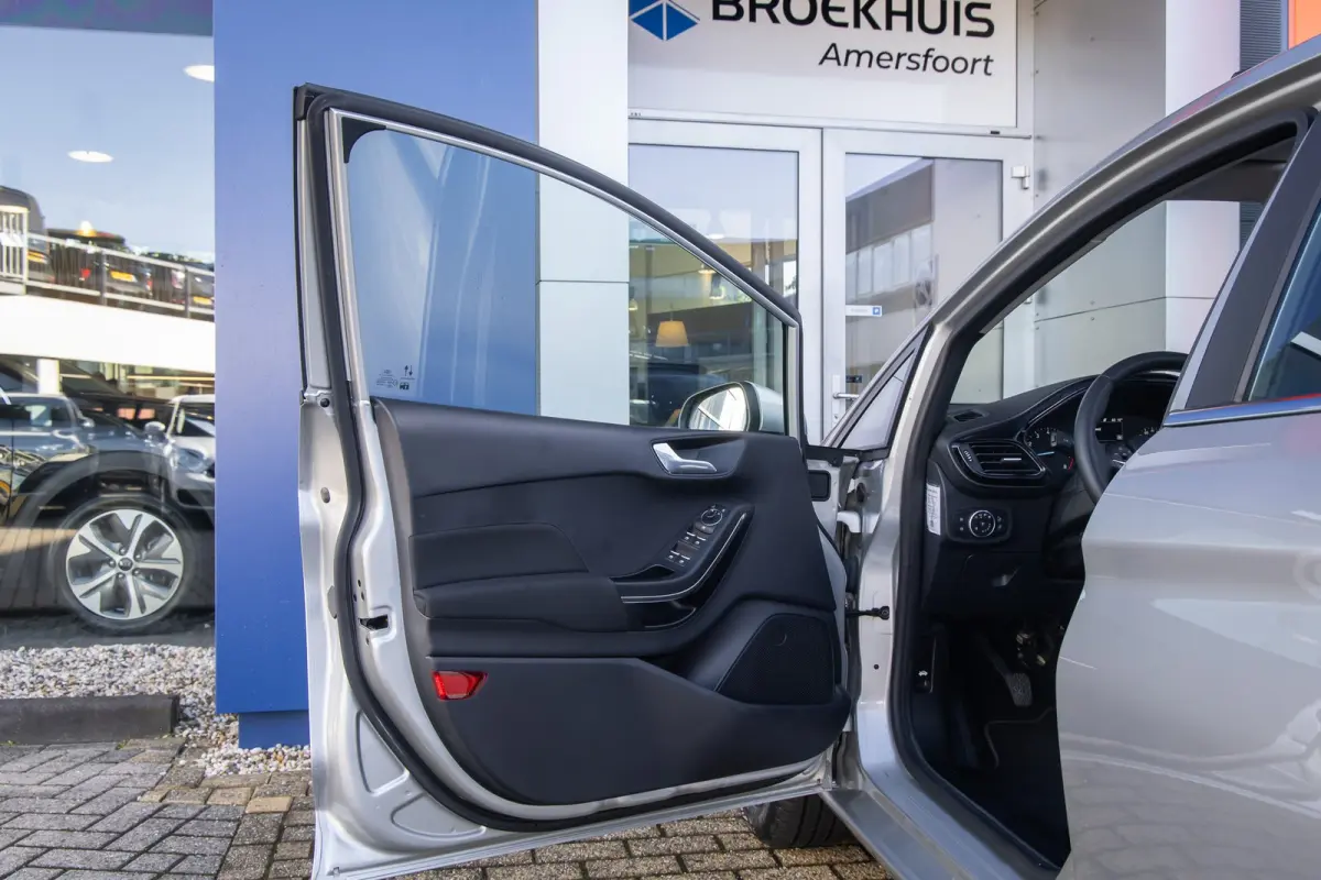 1.0 EcoBoost Titanium | Panoramadak | Apple Carplay/Android Auto | Cruise control | Navigatie | Parkeersensoren | Airco (automatisch) | Apple Carplay/Android Auto|telefoonintegratie premium 