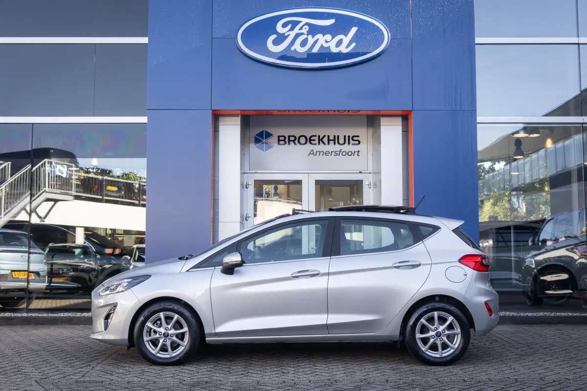 1.0 EcoBoost Titanium | Panoramadak | Apple Carplay/Android Auto | Cruise control | Navigatie | Parkeersensoren | Airco (automatisch) | Apple Carplay/Android Auto|telefoonintegratie premium 