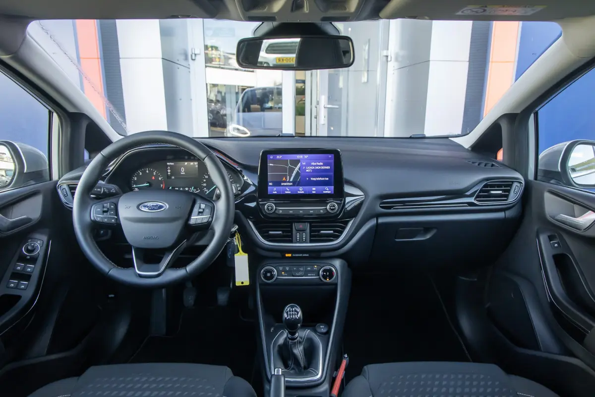 1.0 EcoBoost Titanium | Panoramadak | Apple Carplay/Android Auto | Cruise control | Navigatie | Parkeersensoren | Airco (automatisch) | Apple Carplay/Android Auto|telefoonintegratie premium 