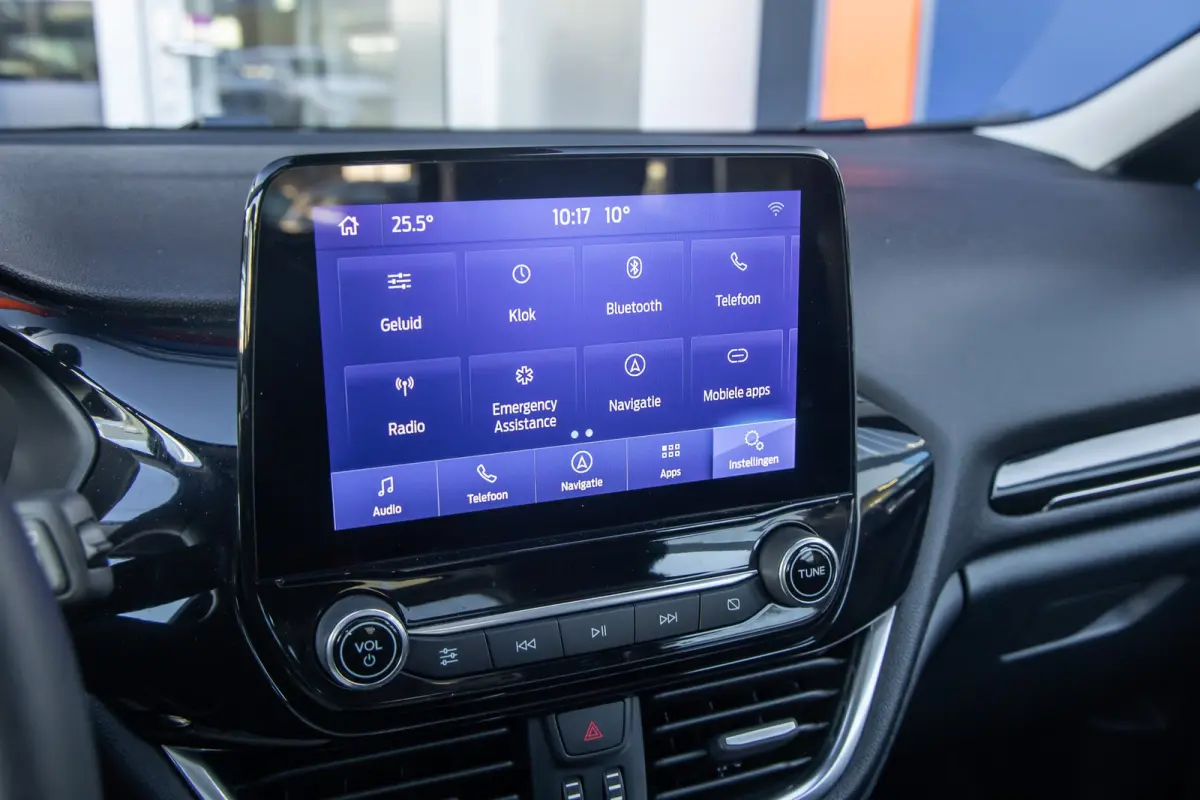 1.0 EcoBoost Titanium | Panoramadak | Apple Carplay/Android Auto | Cruise control | Navigatie | Parkeersensoren | Airco (automatisch) | Apple Carplay/Android Auto|telefoonintegratie premium 