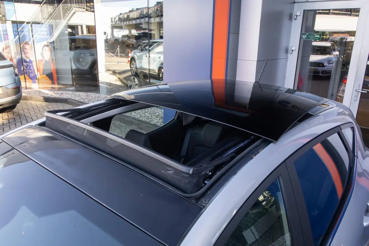 1.0 EcoBoost Titanium | Panoramadak | Apple Carplay/Android Auto | Cruise control | Navigatie | Parkeersensoren | Airco (automatisch) | Apple Carplay/Android Auto|telefoonintegratie premium 