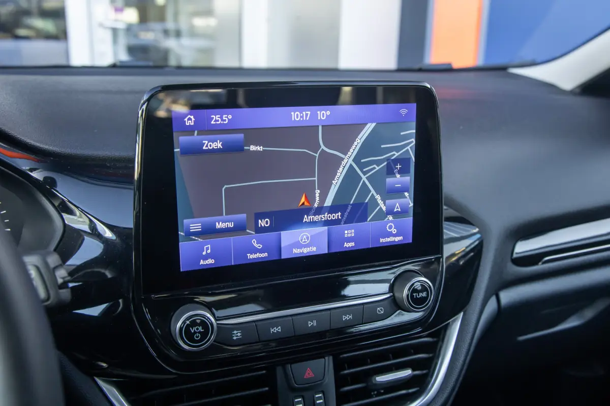 1.0 EcoBoost Titanium | Panoramadak | Apple Carplay/Android Auto | Cruise control | Navigatie | Parkeersensoren | Airco (automatisch) | Apple Carplay/Android Auto|telefoonintegratie premium 
