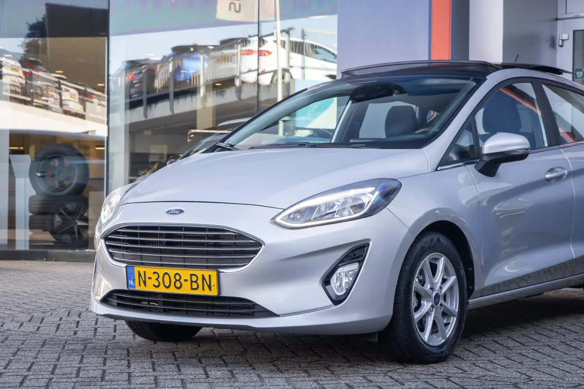 1.0 EcoBoost Titanium | Panoramadak | Apple Carplay/Android Auto | Cruise control | Navigatie | Parkeersensoren | Airco (automatisch) | Apple Carplay/Android Auto|telefoonintegratie premium 