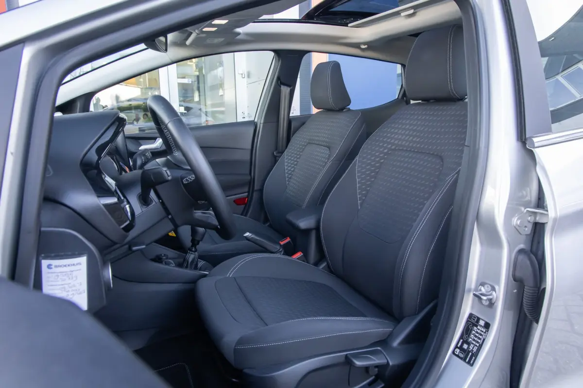 1.0 EcoBoost Titanium | Panoramadak | Apple Carplay/Android Auto | Cruise control | Navigatie | Parkeersensoren | Airco (automatisch) | Apple Carplay/Android Auto|telefoonintegratie premium 