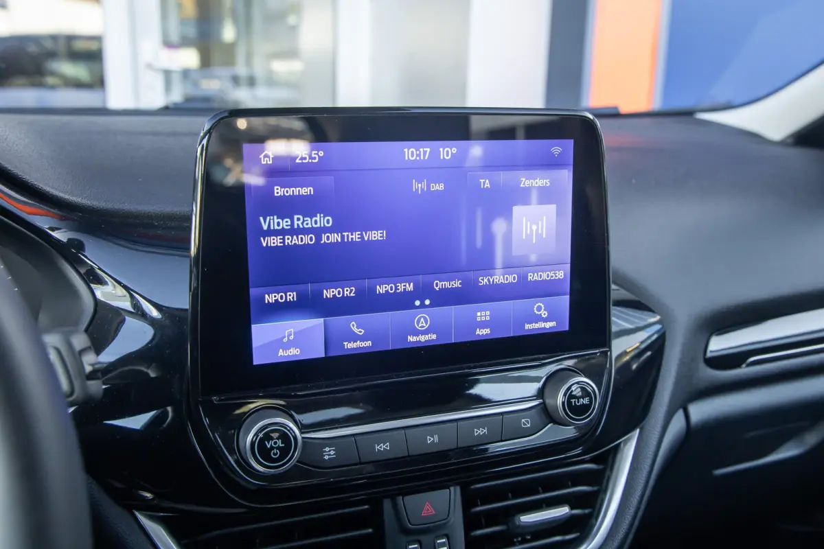 1.0 EcoBoost Titanium | Panoramadak | Apple Carplay/Android Auto | Cruise control | Navigatie | Parkeersensoren | Airco (automatisch) | Apple Carplay/Android Auto|telefoonintegratie premium 