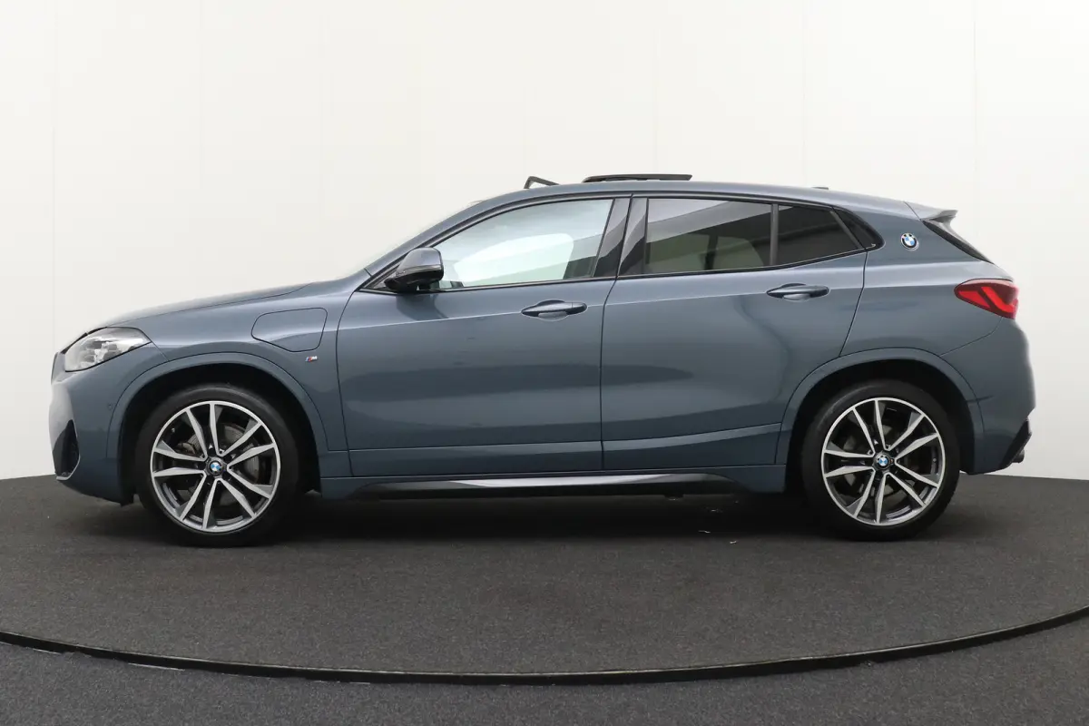 xDrive25e 220PK M-Sport High Exe Pano-dak Adapt.Cruise 19'LMV HUD