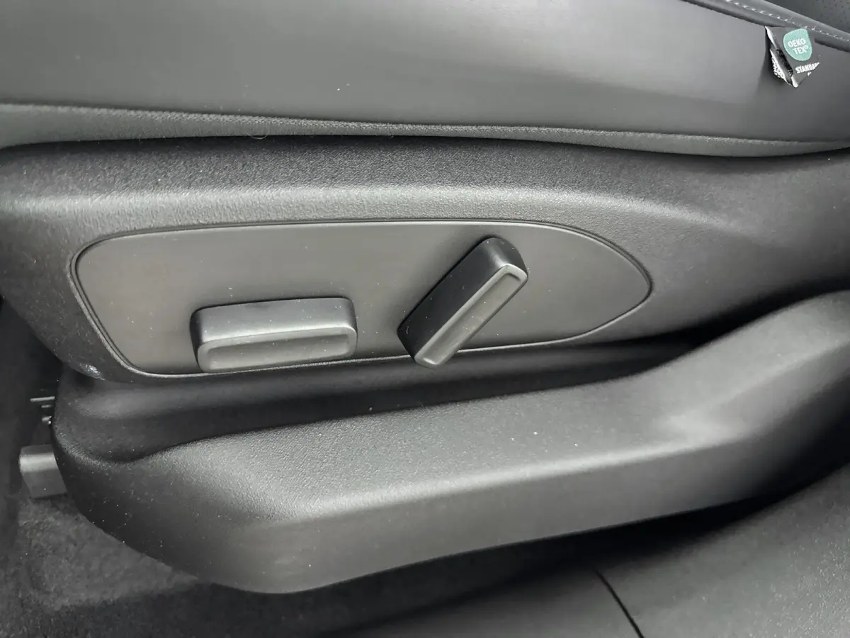 Design Plug-in Hybrid 215pk 28.4 kWh Automaat | Navigatie | Panoramadak | 360° Camera | Stoel- en stuurverwarming | Lederen elektrisch verstelbare en geventileerde stoelen | Elektrische ach