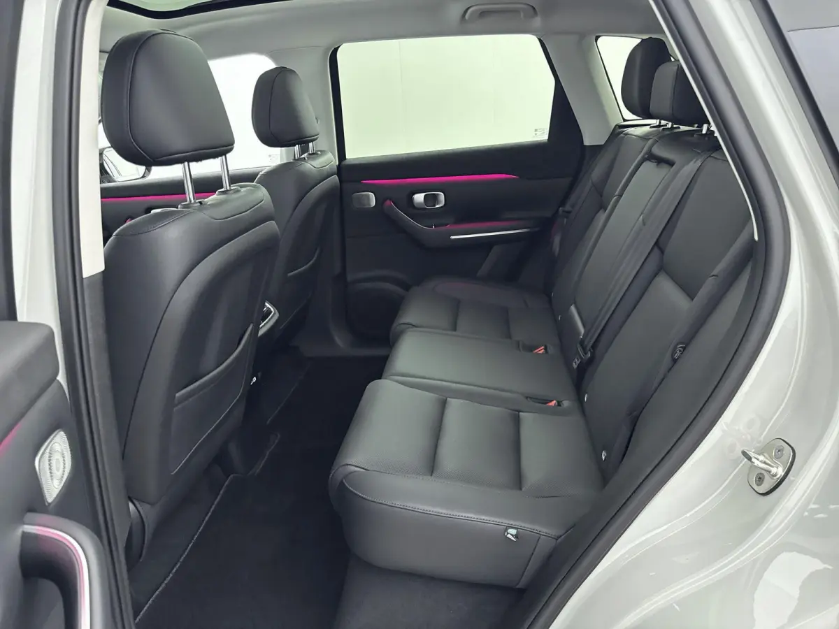 Design Plug-in Hybrid 215pk 28.4 kWh Automaat | Navigatie | Panoramadak | 360° Camera | Stoel- en stuurverwarming | Lederen elektrisch verstelbare en geventileerde stoelen | Elektrische ach