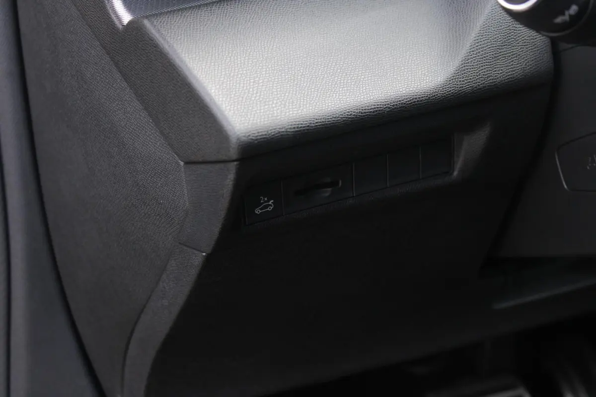 1.2 Hybrid 145PK AUTOMAAT GT *NIEUWE AUTO!* | ELEKTRISCH VERSTELBARE STOELEN MET MASSAGEFUNCTIE EN VERWARMING | BEKLEDING ALCANTARA/KUNSTLEDER | 360 VISION & DRIVE ASSIST PLUS PACK | HANDSFR