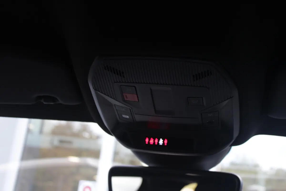 1.2 Hybrid 145PK AUTOMAAT GT *NIEUWE AUTO!* | ELEKTRISCH VERSTELBARE STOELEN MET MASSAGEFUNCTIE EN VERWARMING | BEKLEDING ALCANTARA/KUNSTLEDER | 360 VISION & DRIVE ASSIST PLUS PACK | HANDSFR