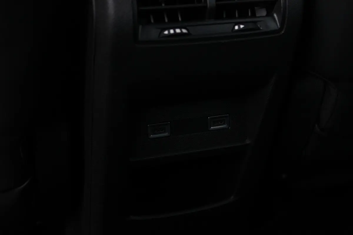 1.2 Hybrid 145PK AUTOMAAT GT *NIEUWE AUTO!* | ELEKTRISCH VERSTELBARE STOELEN MET MASSAGEFUNCTIE EN VERWARMING | BEKLEDING ALCANTARA/KUNSTLEDER | 360 VISION & DRIVE ASSIST PLUS PACK | HANDSFR