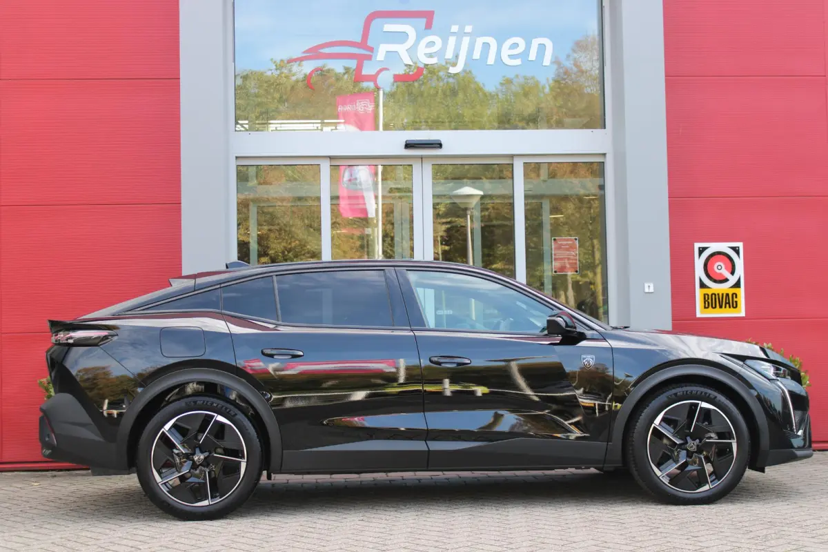 1.2 Hybrid 145PK AUTOMAAT GT *NIEUWE AUTO!* | ELEKTRISCH VERSTELBARE STOELEN MET MASSAGEFUNCTIE EN VERWARMING | BEKLEDING ALCANTARA/KUNSTLEDER | 360 VISION & DRIVE ASSIST PLUS PACK | HANDSFR