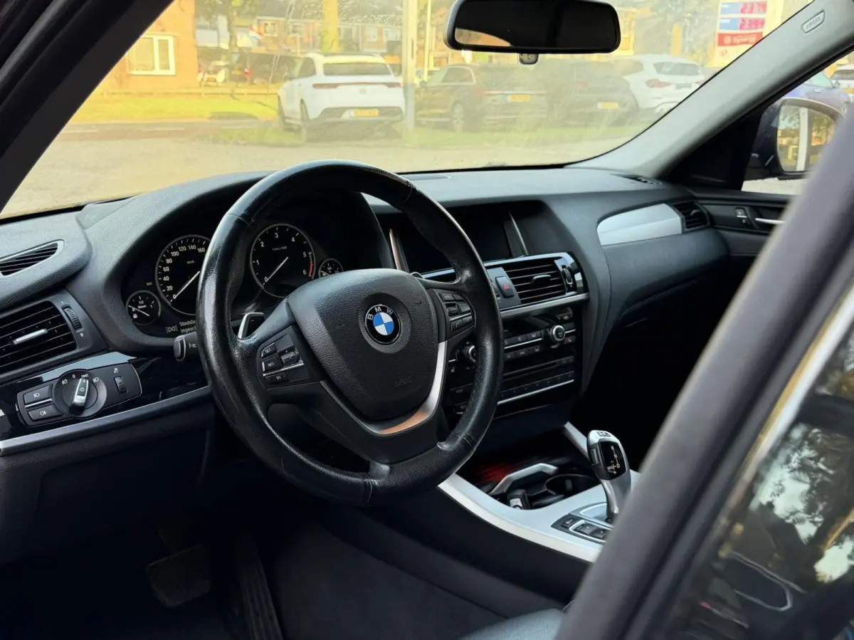 xDrive20d High Executive Led, Leer, Head-Up, Navi, LM..