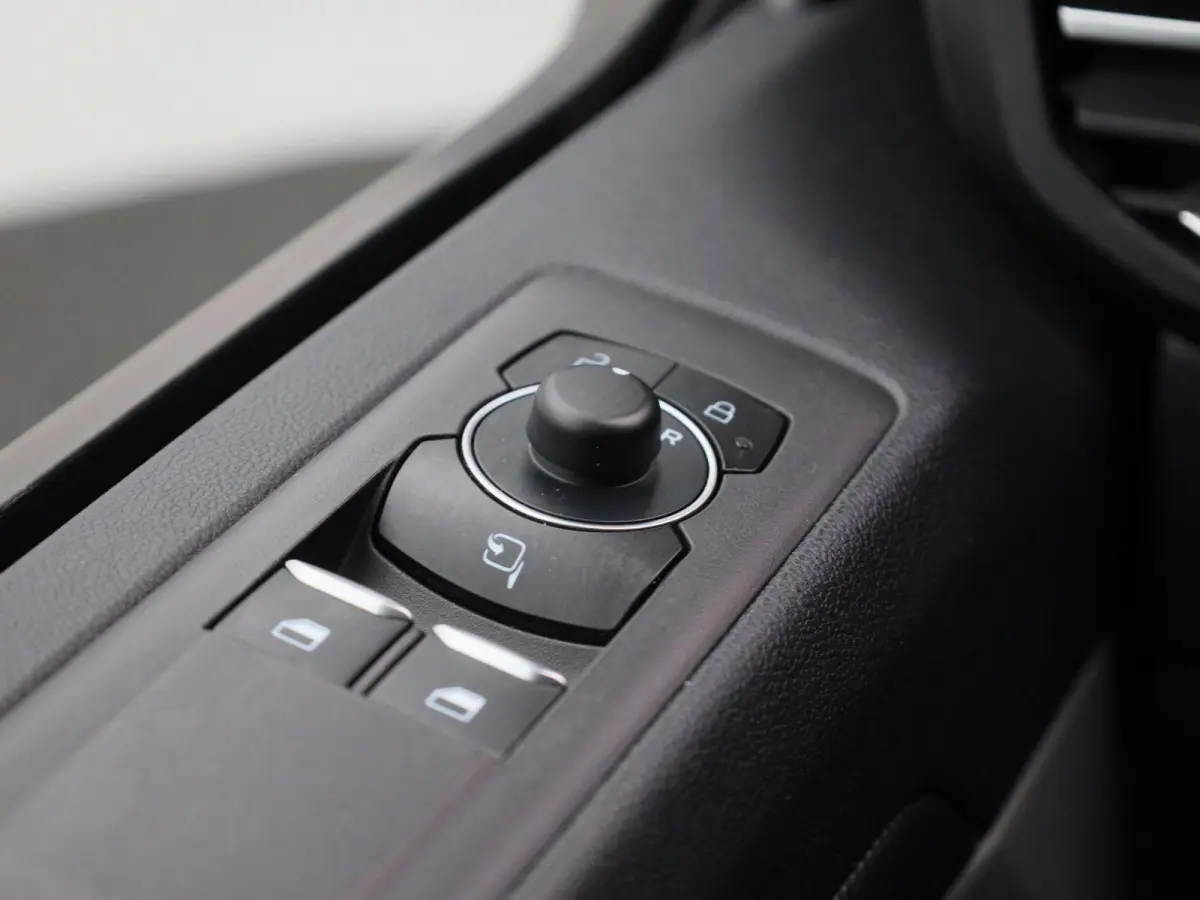 340 2.5 PHEV L2H1 Limited Aut. | 9-Pers. | Incl. btw en bpm | Navigatie | Cruise | Apple carplay