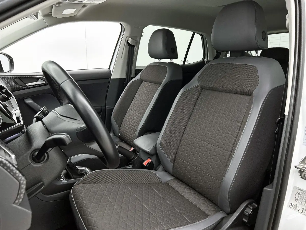 1.0 TSI Style | 116 PK | Automaat | All Season Banden | LED | Trekhaak | Digital Cockpit PRO | Blind Spot (Dodehoek) | Parkeersensoren