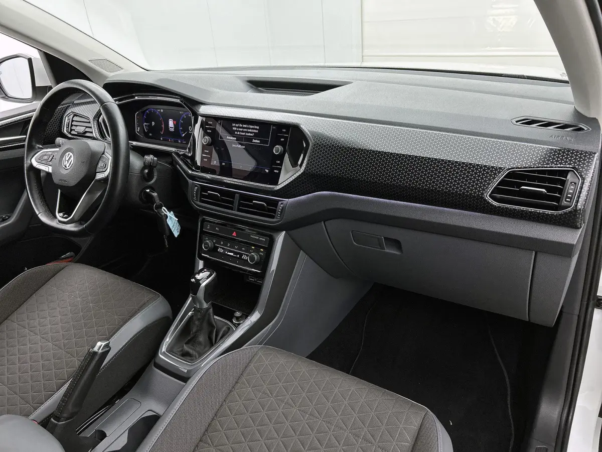 1.0 TSI Style | 116 PK | Automaat | All Season Banden | LED | Trekhaak | Digital Cockpit PRO | Blind Spot (Dodehoek) | Parkeersensoren