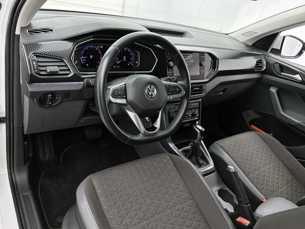 1.0 TSI Style | 116 PK | Automaat | All Season Banden | LED | Trekhaak | Digital Cockpit PRO | Blind Spot (Dodehoek) | Parkeersensoren