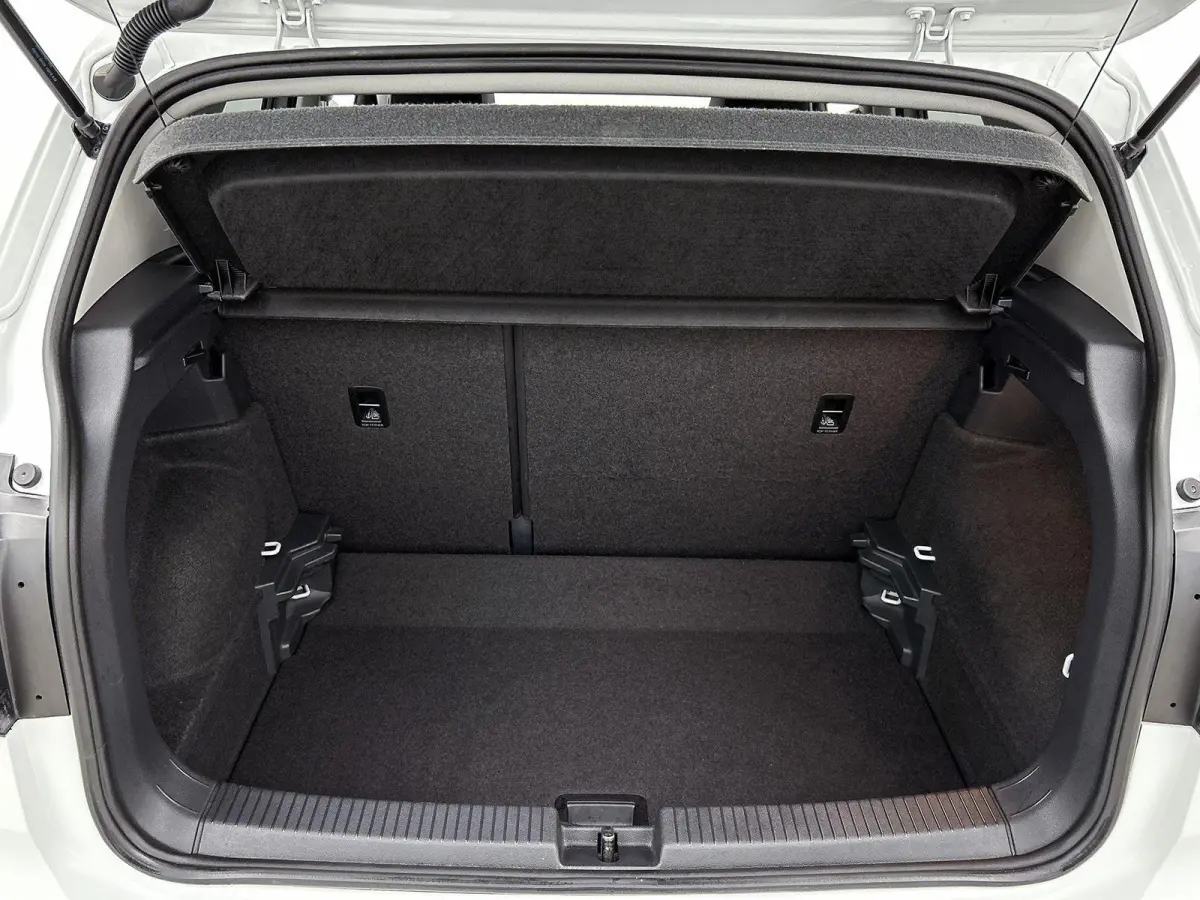 1.0 TSI Style | 116 PK | Automaat | All Season Banden | LED | Trekhaak | Digital Cockpit PRO | Blind Spot (Dodehoek) | Parkeersensoren