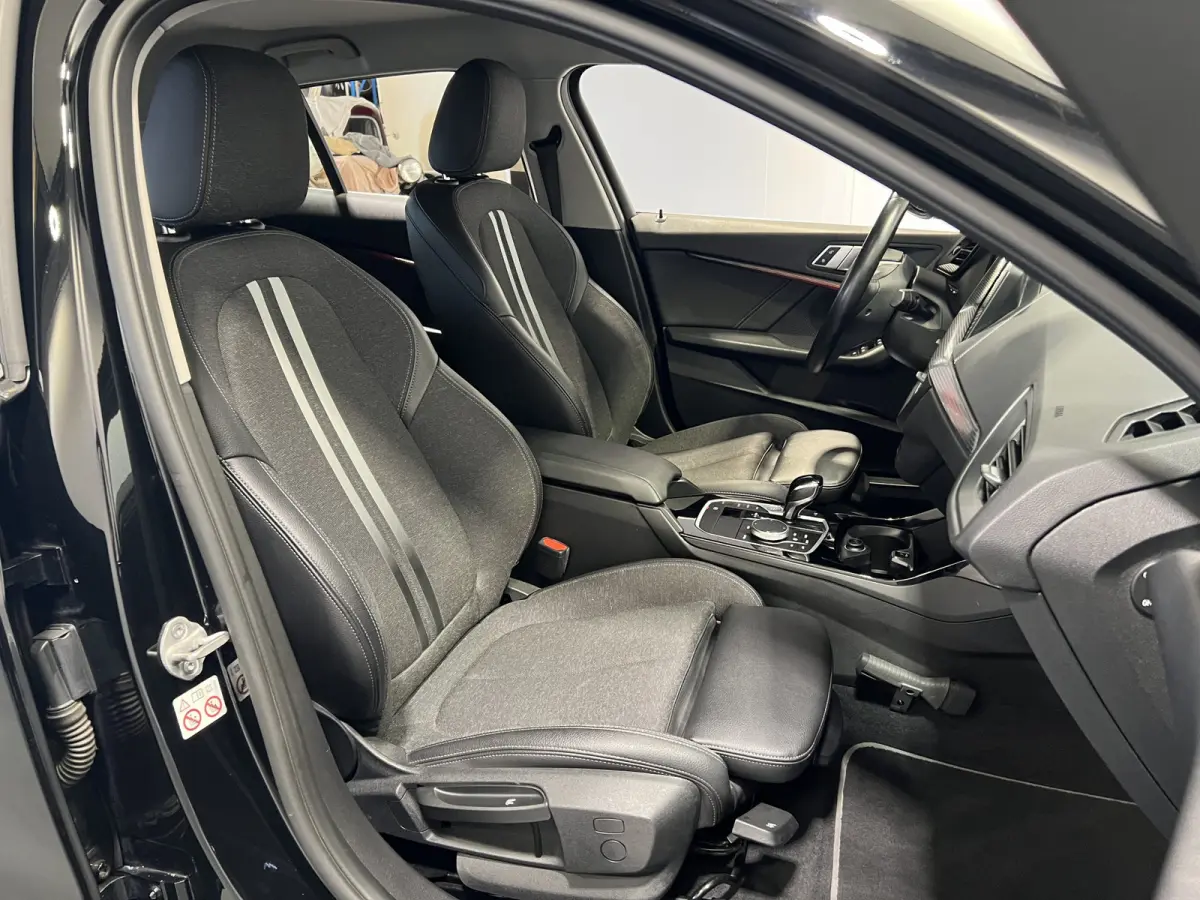 118i Executive Edition | Sportline | Sportstoelen | Afneembare trekhaak | Cruise Controle | Navigatie |