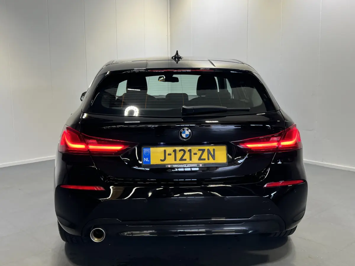 118i Executive Edition | Sportline | Sportstoelen | Afneembare trekhaak | Cruise Controle | Navigatie |