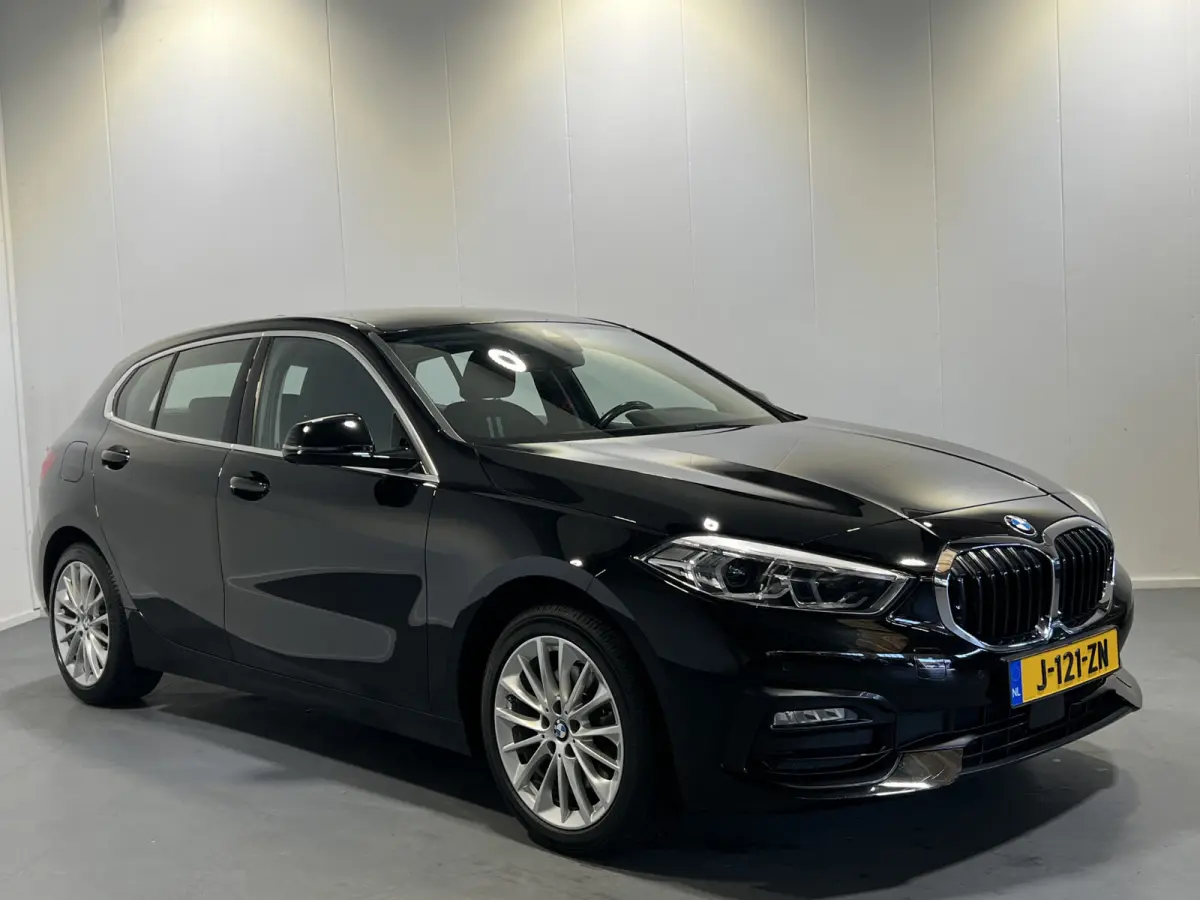 118i Executive Edition | Sportline | Sportstoelen | Afneembare trekhaak | Cruise Controle | Navigatie |