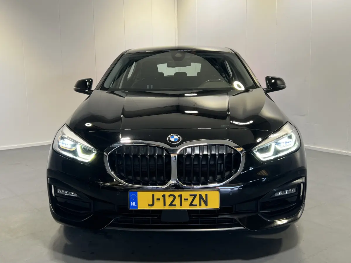 118i Executive Edition | Sportline | Sportstoelen | Afneembare trekhaak | Cruise Controle | Navigatie |