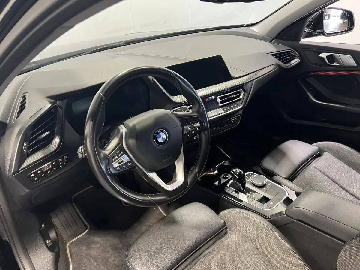 118i Executive Edition | Sportline | Sportstoelen | Afneembare trekhaak | Cruise Controle | Navigatie |