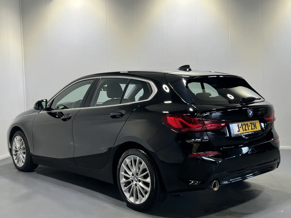 118i Executive Edition | Sportline | Sportstoelen | Afneembare trekhaak | Cruise Controle | Navigatie |