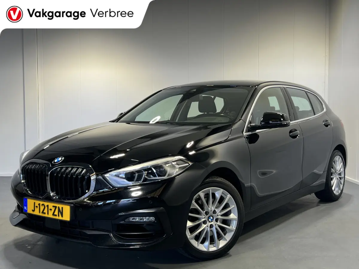 118i Executive Edition | Sportline | Sportstoelen | Afneembare trekhaak | Cruise Controle | Navigatie |