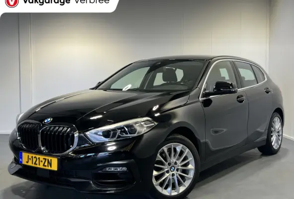 118i Executive Edition | Sportline | Sportstoelen | Afneembare trekhaak | Cruise Controle | Navigatie |