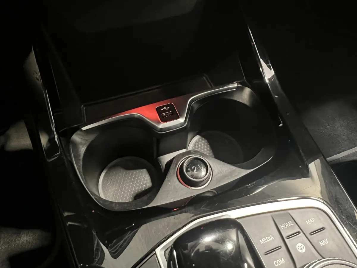 118i Executive Edition | Sportline | Sportstoelen | Afneembare trekhaak | Cruise Controle | Navigatie |