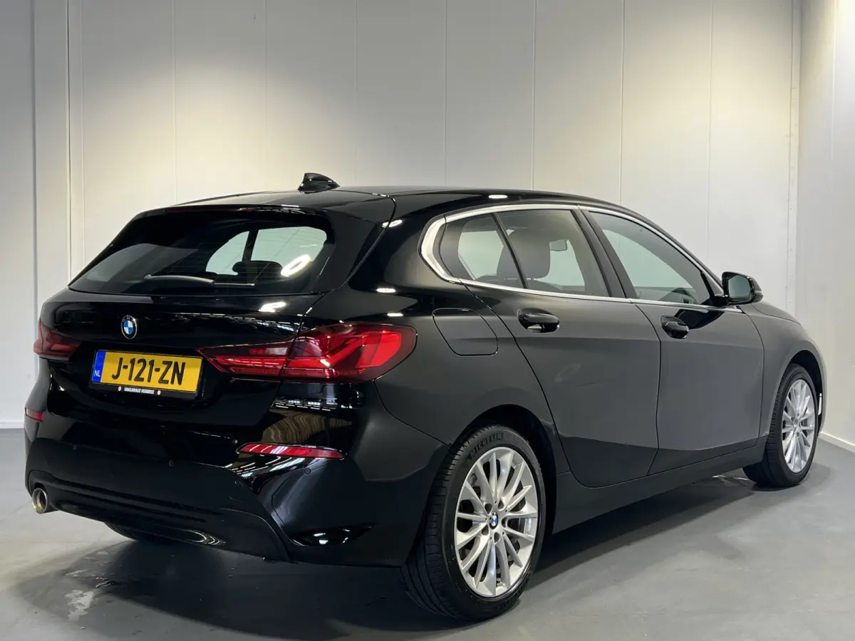 118i Executive Edition | Sportline | Sportstoelen | Afneembare trekhaak | Cruise Controle | Navigatie |