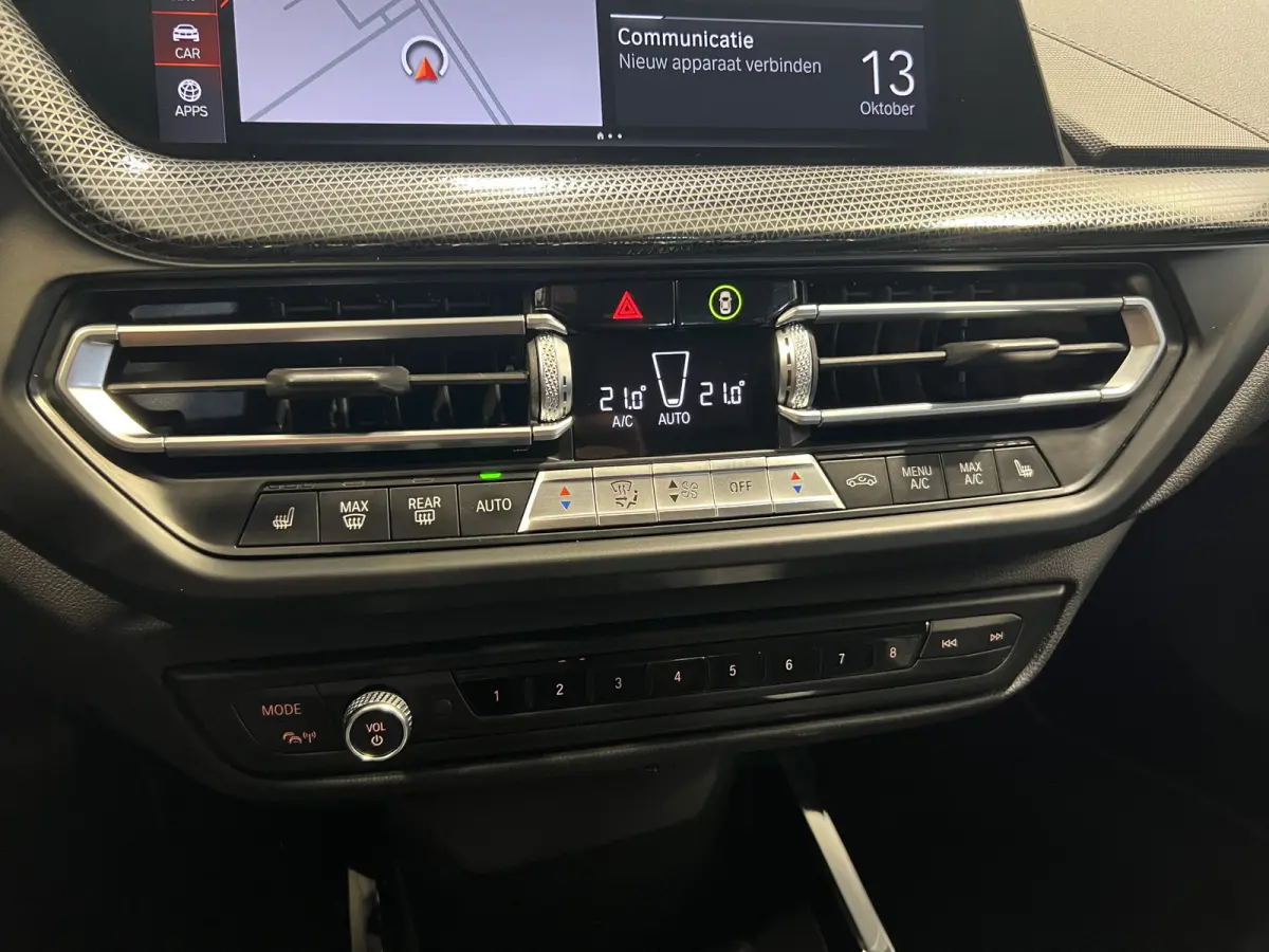 118i Executive Edition | Sportline | Sportstoelen | Afneembare trekhaak | Cruise Controle | Navigatie |