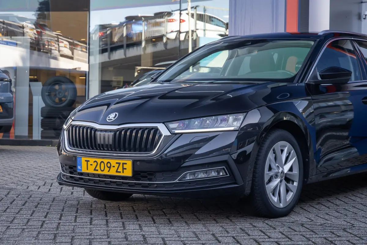 1.0 e-TSI Business Edition Plus | Stoelverwarming | Apple Carplay/Android Auto | Cruise control adaptief | Keyless | Parkeersensoren | Apple Carplay/Android Auto|telefoonintegratie premium |