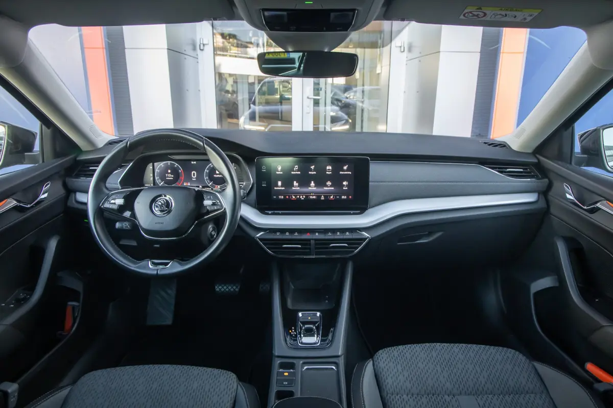 1.0 e-TSI Business Edition Plus | Stoelverwarming | Apple Carplay/Android Auto | Cruise control adaptief | Keyless | Parkeersensoren | Apple Carplay/Android Auto|telefoonintegratie premium |