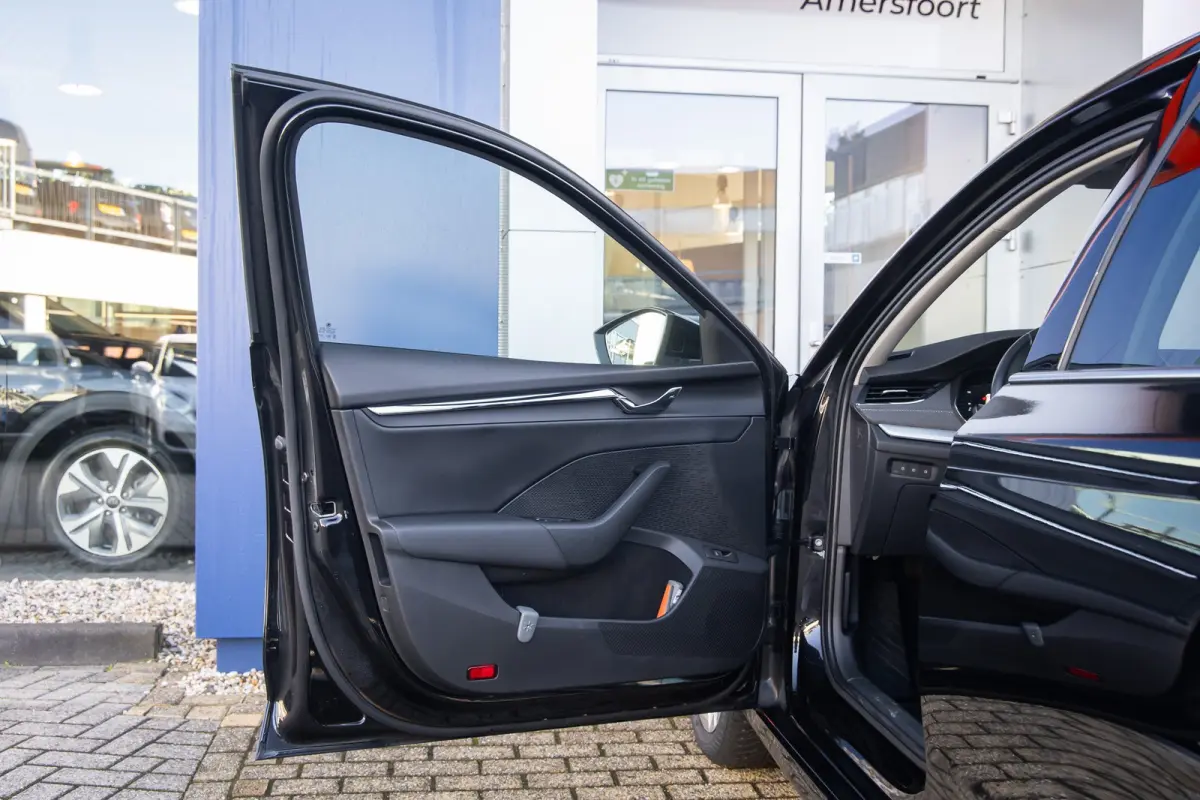 1.0 e-TSI Business Edition Plus | Stoelverwarming | Apple Carplay/Android Auto | Cruise control adaptief | Keyless | Parkeersensoren | Apple Carplay/Android Auto|telefoonintegratie premium |