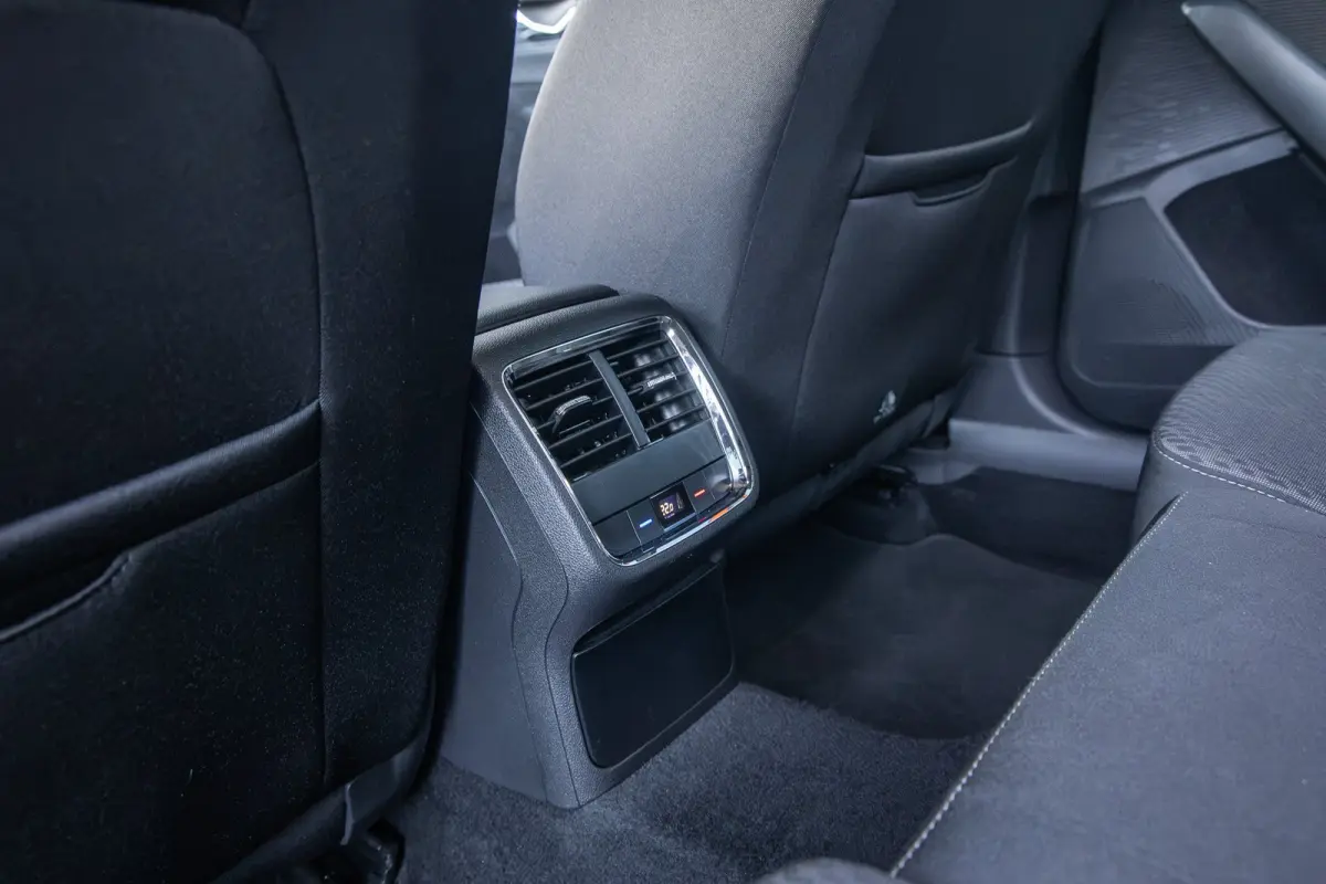 1.0 e-TSI Business Edition Plus | Stoelverwarming | Apple Carplay/Android Auto | Cruise control adaptief | Keyless | Parkeersensoren | Apple Carplay/Android Auto|telefoonintegratie premium |
