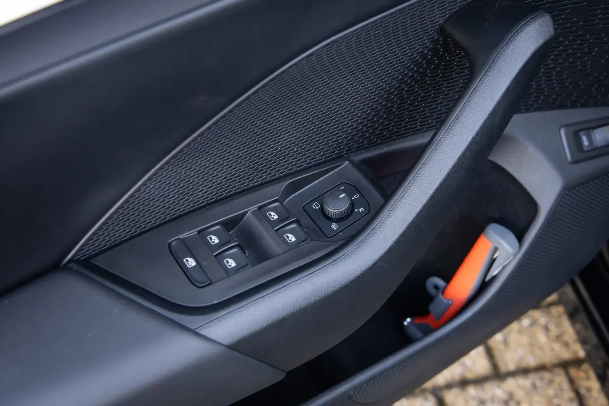 1.0 e-TSI Business Edition Plus | Stoelverwarming | Apple Carplay/Android Auto | Cruise control adaptief | Keyless | Parkeersensoren | Apple Carplay/Android Auto|telefoonintegratie premium |