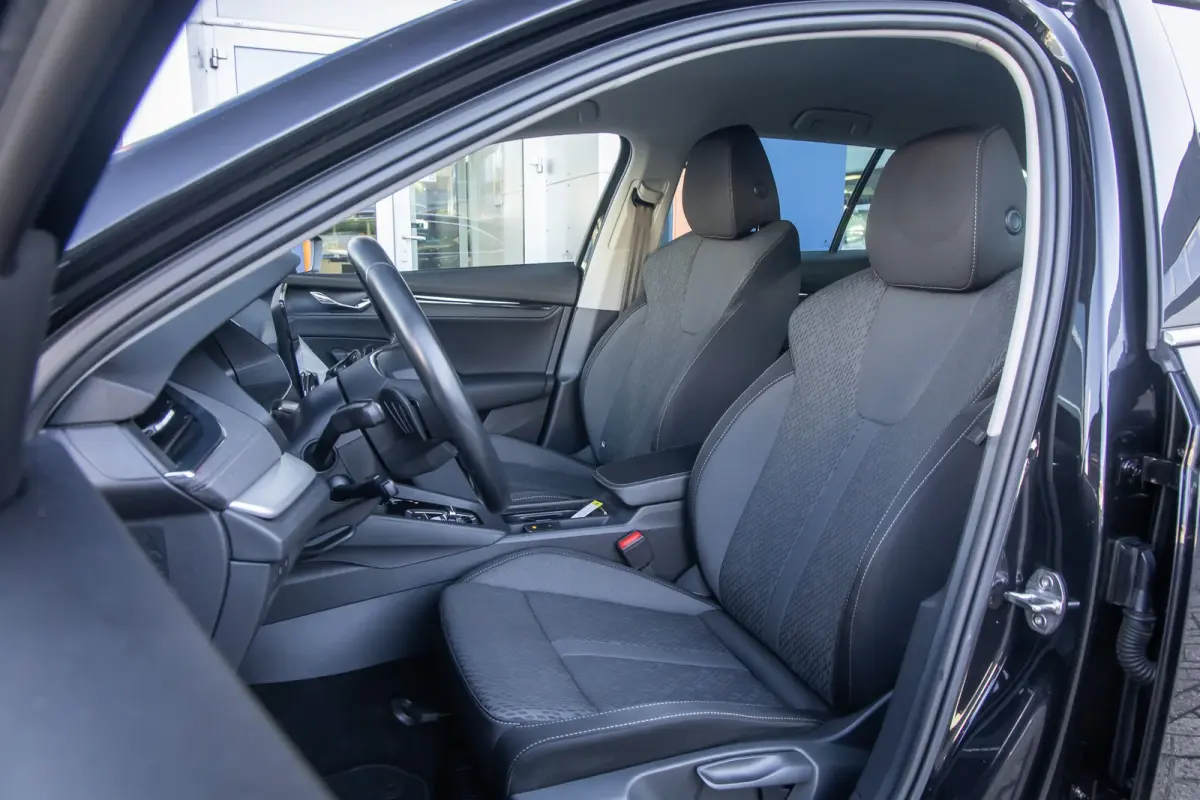 1.0 e-TSI Business Edition Plus | Stoelverwarming | Apple Carplay/Android Auto | Cruise control adaptief | Keyless | Parkeersensoren | Apple Carplay/Android Auto|telefoonintegratie premium |