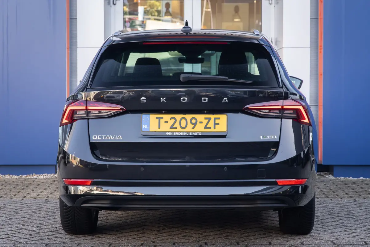 1.0 e-TSI Business Edition Plus | Stoelverwarming | Apple Carplay/Android Auto | Cruise control adaptief | Keyless | Parkeersensoren | Apple Carplay/Android Auto|telefoonintegratie premium |
