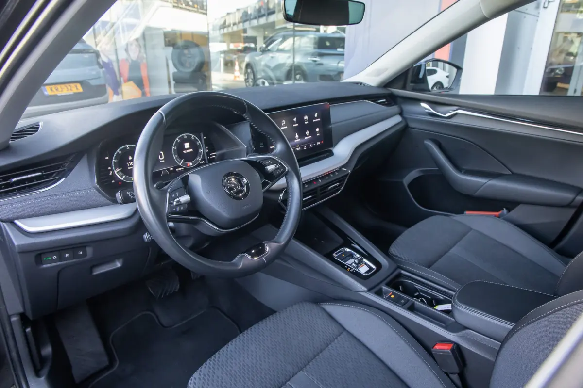 1.0 e-TSI Business Edition Plus | Stoelverwarming | Apple Carplay/Android Auto | Cruise control adaptief | Keyless | Parkeersensoren | Apple Carplay/Android Auto|telefoonintegratie premium |