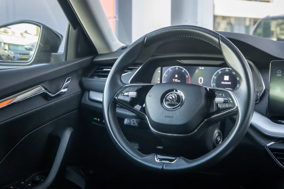 1.0 e-TSI Business Edition Plus | Stoelverwarming | Apple Carplay/Android Auto | Cruise control adaptief | Keyless | Parkeersensoren | Apple Carplay/Android Auto|telefoonintegratie premium |