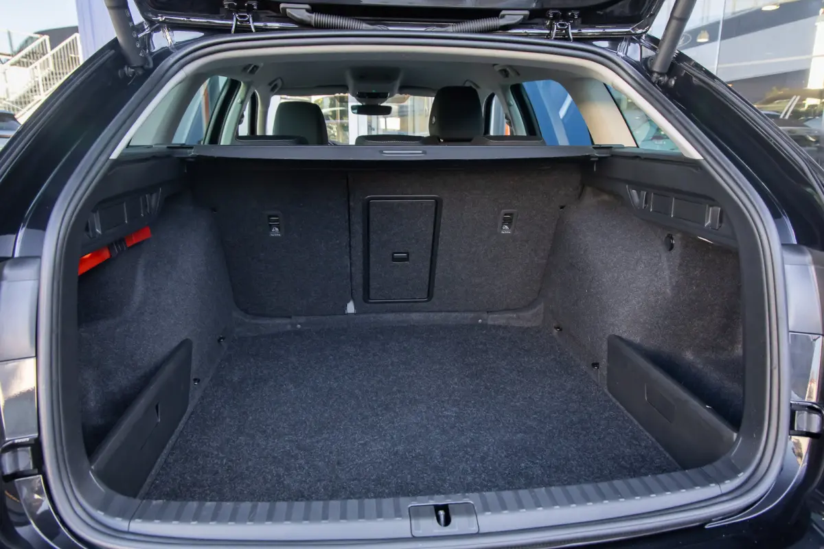 1.0 e-TSI Business Edition Plus | Stoelverwarming | Apple Carplay/Android Auto | Cruise control adaptief | Keyless | Parkeersensoren | Apple Carplay/Android Auto|telefoonintegratie premium |