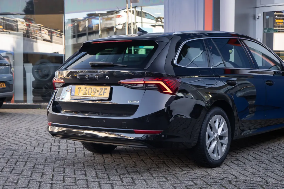 1.0 e-TSI Business Edition Plus | Stoelverwarming | Apple Carplay/Android Auto | Cruise control adaptief | Keyless | Parkeersensoren | Apple Carplay/Android Auto|telefoonintegratie premium |