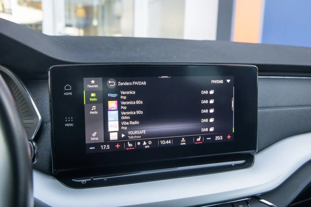 1.0 e-TSI Business Edition Plus | Stoelverwarming | Apple Carplay/Android Auto | Cruise control adaptief | Keyless | Parkeersensoren | Apple Carplay/Android Auto|telefoonintegratie premium |